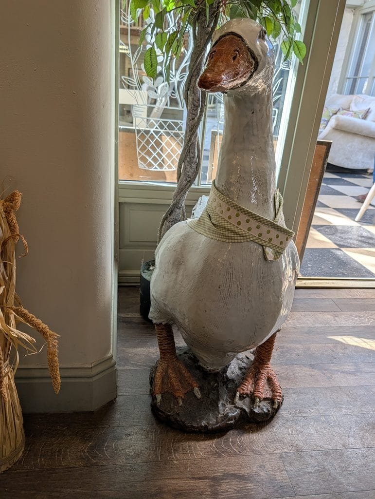 UK 2026 Tag 20 Glasgow Elise die Gans im Cafe