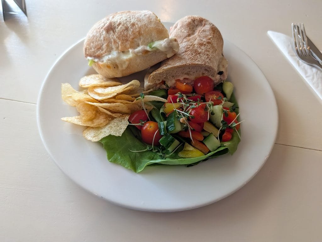 UK 2026 Tag 20 Glasgow Sandwich im Cafe