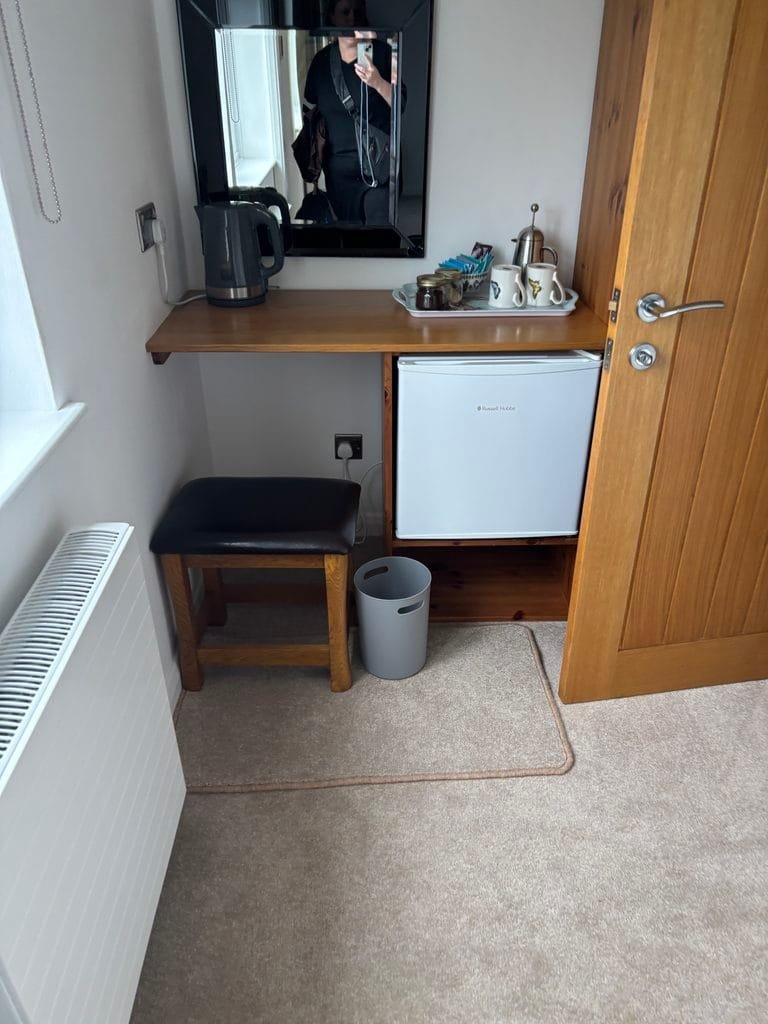 UK 2026 Tag 14 Parracombe BundB Kühlschrank