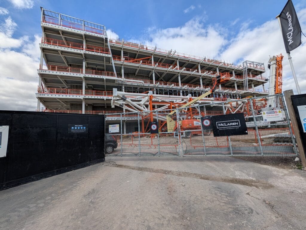 UK 2026 Tag 16 Wrexham Racecourt Baustelle