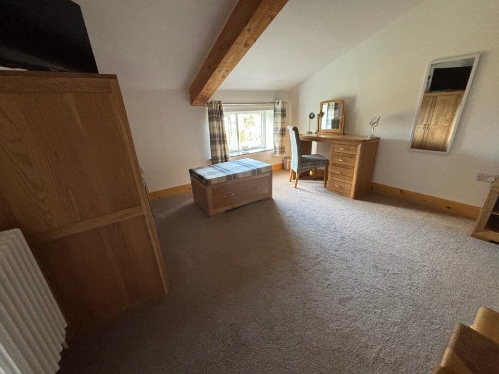 UK 2026 Tag 16 Wrexham Trotting Mare Holiday Let 3