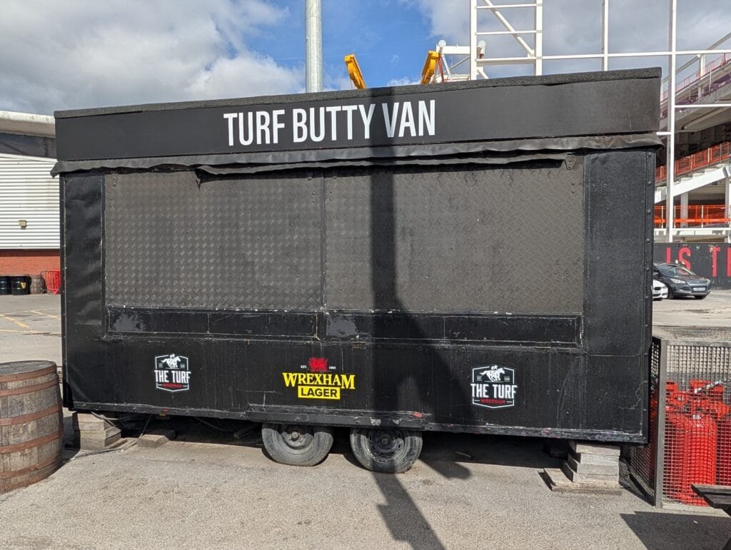 UK 2026 Tag 16 Wrexham Turf Butty Van
