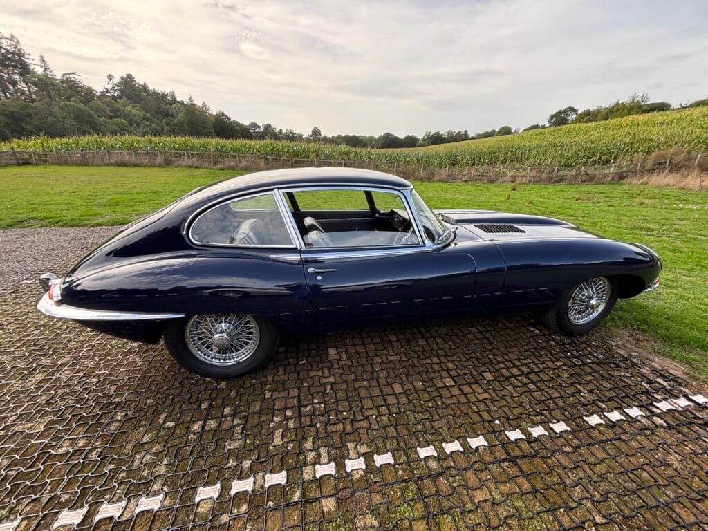 UK 2026 Tag 17 Wrexham Oldtimer beim Restaurant am Fluss 2