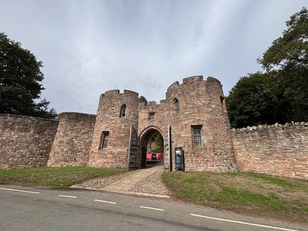 UK 2026 Tag 18 Lancaster Beestone Castle Eingang