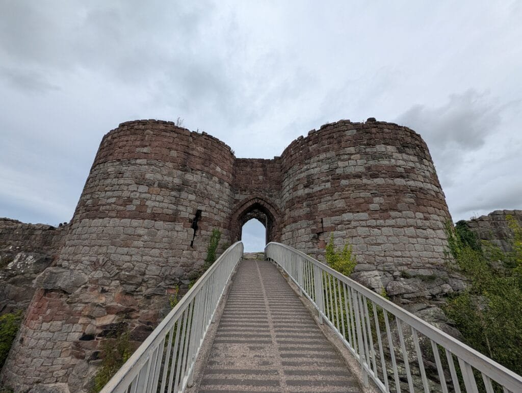 UK 2026 Tag 18 Lancaster Beestone Castle Haupteingang