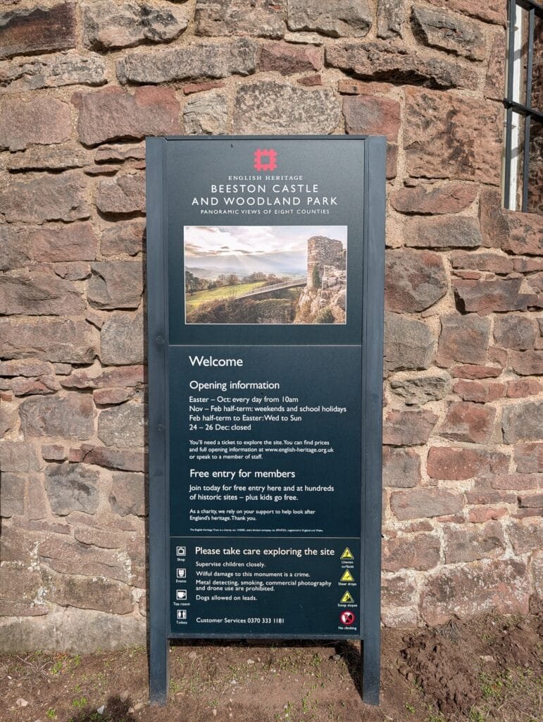 UK 2026 Tag 18 Lancaster Beestone Castle Schild