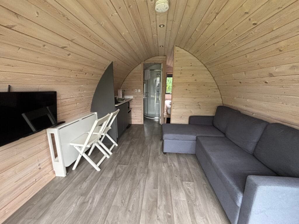 UK 2026 Tag 18 Lancaster Glamping Erlebnis Wohnzimmer