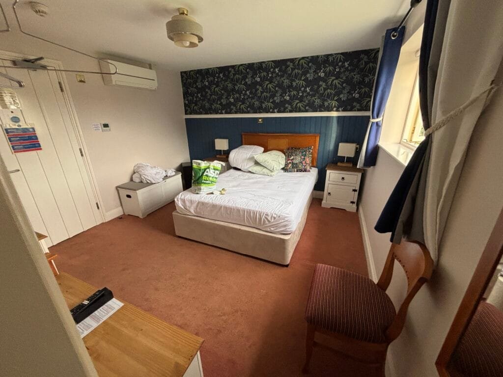 UK 2026 Tag 29 Canterbury The Evenhill Hotel Zimmer 1